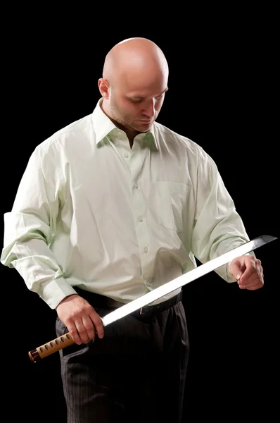 Homem com uma espada japonesa — Fotografia de Stock