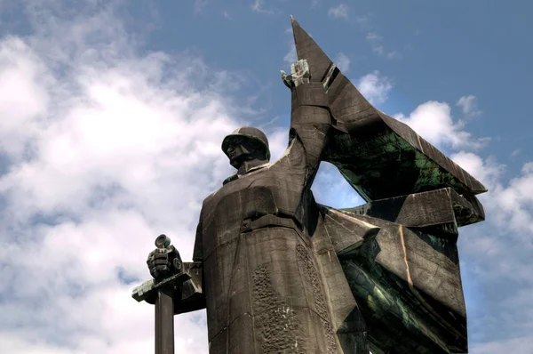 DONETSK, UKRAINE - 9 MAI Anciens combattants non identifiés au Monument de la Victoire — Photo