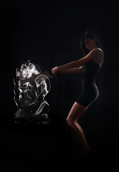 Femme et statue de cristal — Photo