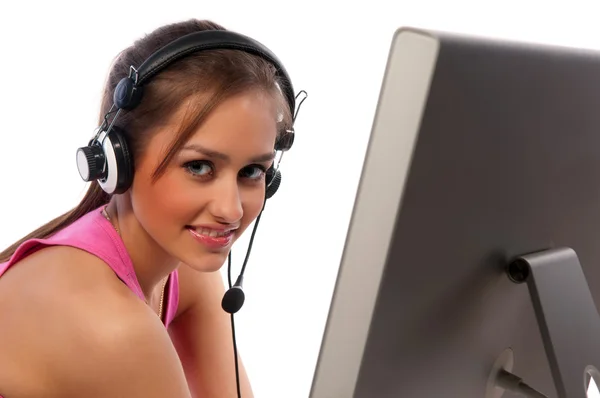 Pretty girl works on a computer — Stock Photo, Image