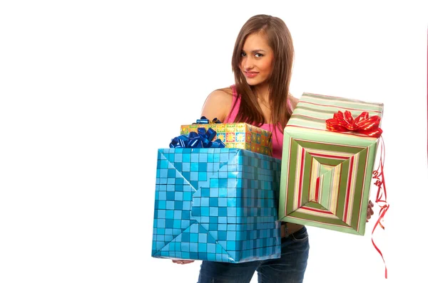 Kvinna anläggning lådor med gåvor — Stockfoto