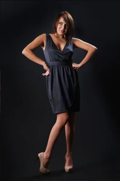 Brunette girl posing in studio on dark background — Stock Photo, Image