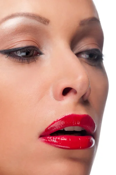 Hermosa mujer con labios rojos brillantes — Foto de Stock