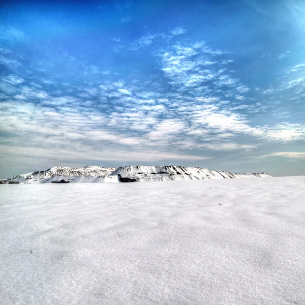 Winterschlaf im Schnee. Donezk. — Stockfoto
