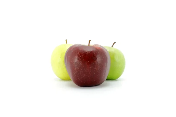 Три яблока красный, желтый, зеленый — стоковое фото