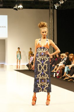 kadın moda show 2012