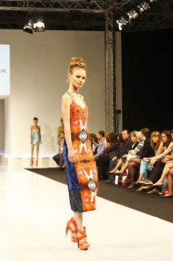 kadın moda show 2012