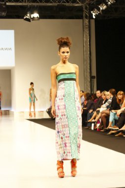 kadın moda show 2012