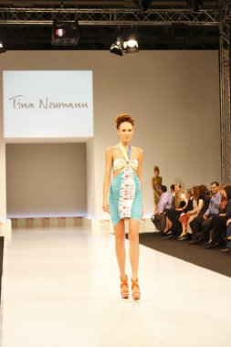 kadın moda show 2012