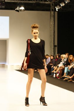 kadın moda show 2012