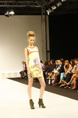 kadın moda show 2012