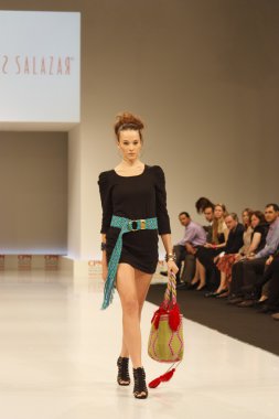 kadın moda show 2012