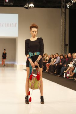 kadın moda show 2012