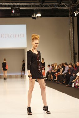 kadın moda show 2012