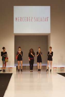 kadın moda show 2012