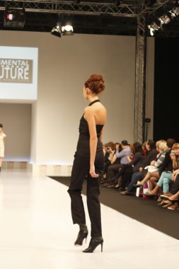 kadın moda show 2012