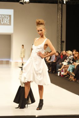 kadın moda show 2012