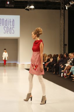 kadın moda show 2012