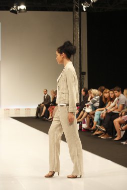 kadın moda show 2012