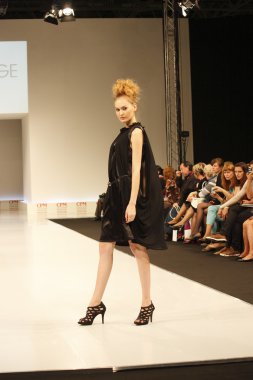 kadın moda show 2012