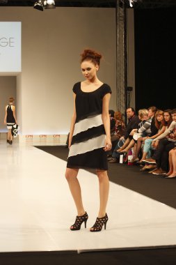 kadın moda show 2012