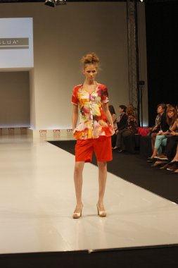 kadın moda show 2012