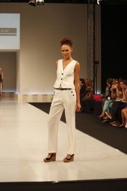 kadın moda show 2012