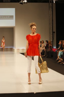 kadın moda show 2012