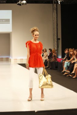 kadın moda show 2012