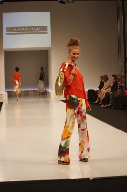 kadın moda show 2012