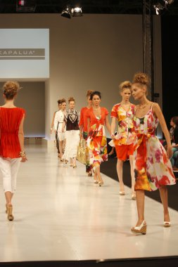 kadın moda show 2012