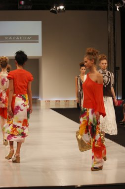 kadın moda show 2012