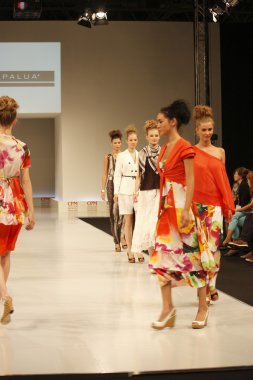 kadın moda show 2012