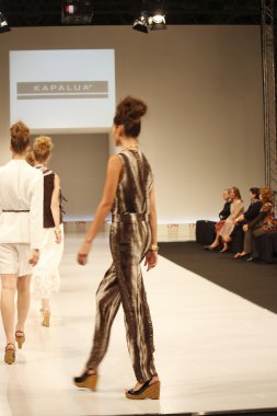 kadın moda show 2012