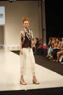 kadın moda show 2012