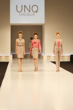 kadın moda show 2012