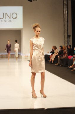 kadın moda show 2012