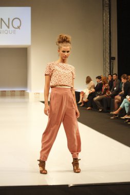 kadın moda show 2012