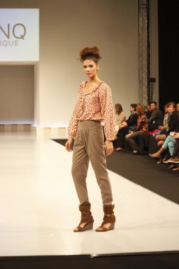 kadın moda show 2012