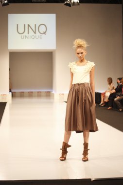 kadın moda show 2012