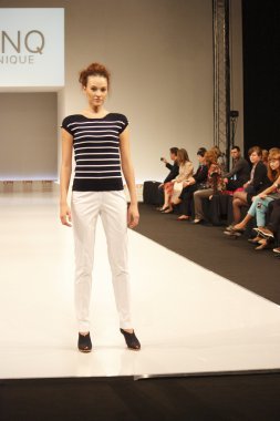 kadın moda show 2012