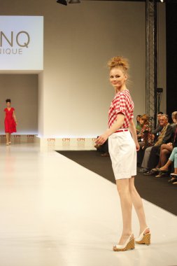 kadın moda show 2012