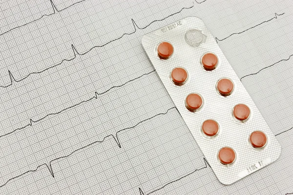 Elektrocardiogram en medicatie — Stockfoto