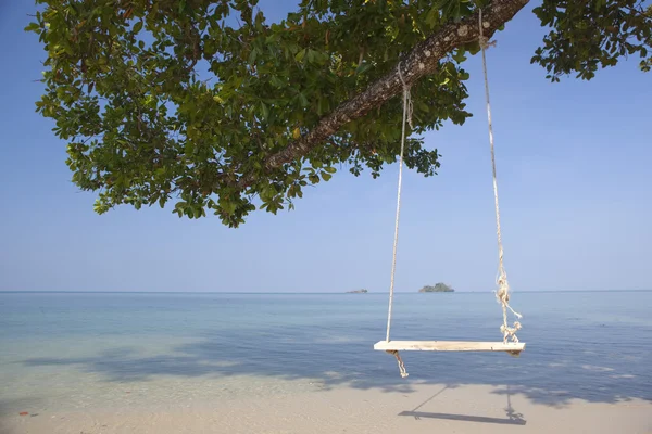 Swing on tropical beach. — Stock Photo, Image