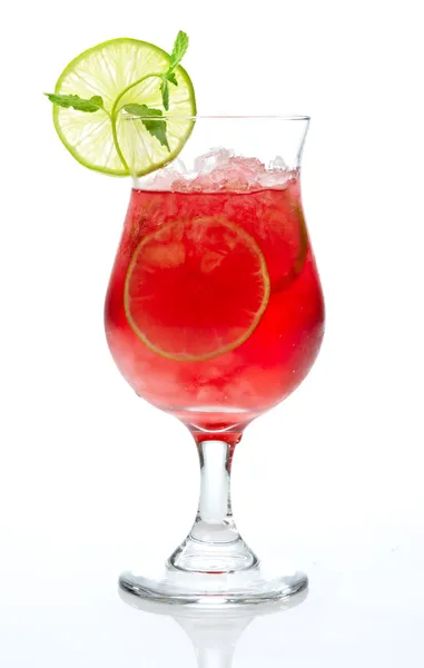 Red cocktail with ice and lime — Stock Photo, Image