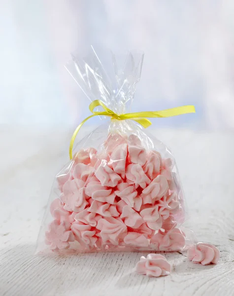 Розовое безе печенье — стоковое фото