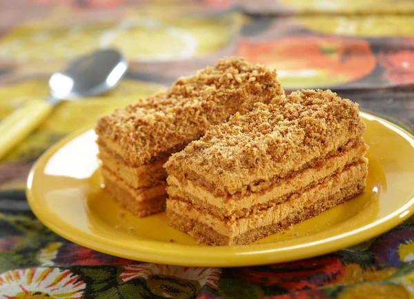 Two slices of honey cake — Stock Photo, Image