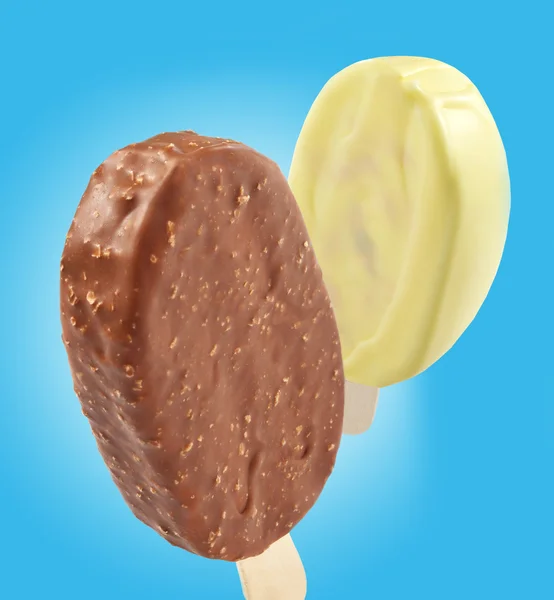 Dondurma, çikolata ile kaplı — Stok fotoğraf