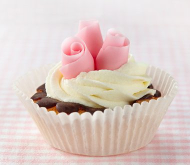 pembe şeker gül ile cupcake