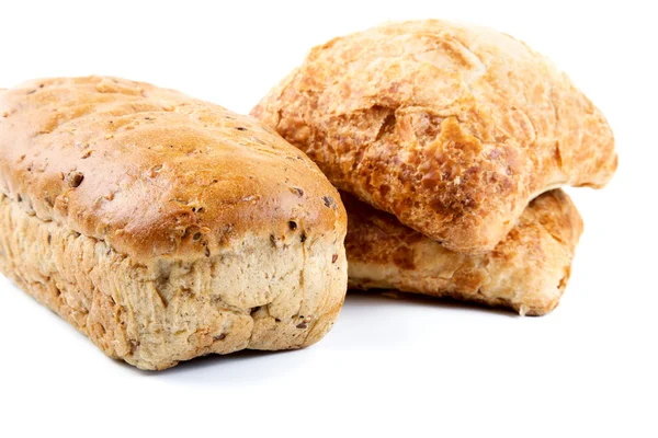 Ekmek ve rulolar üzerinde beyaz izole — Stok fotoğraf